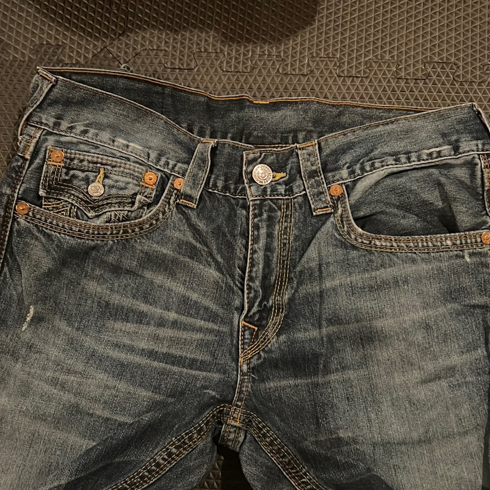 True Religion Mens Jeans Sz 33. Straight. Length hemmed for 32. Button pockets.